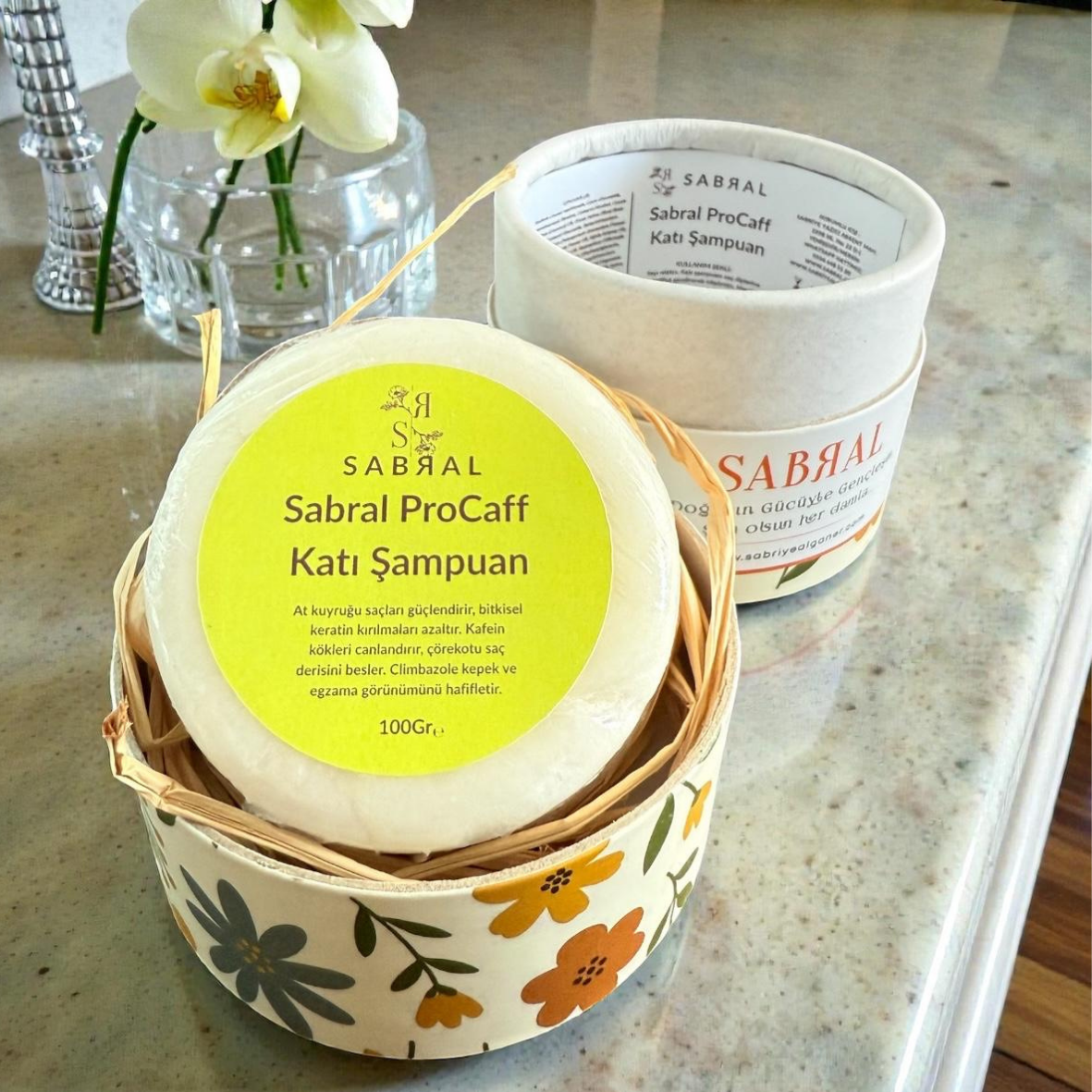 SABRAL PROCAFF – Bitkisel Güçlendirici Katı Şampuan Kafein & Bitkisel Keratinli Bakım 100Gr